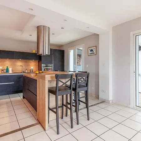 4 Bedroom Awesome In Ferienhaus *