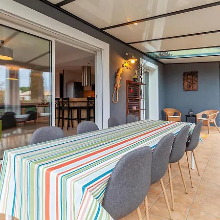 4 Bedroom Awesome In *